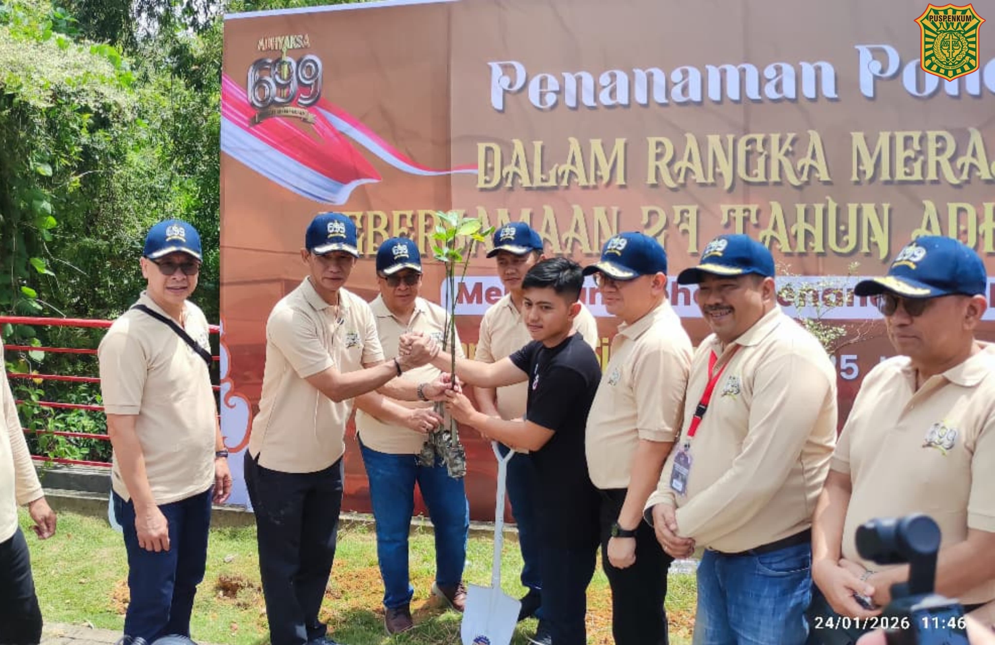 27 Tahun Adhyaksa 699, Kajati Kalbar Tanam Pohon dan Berikan Santunan di Singkawang