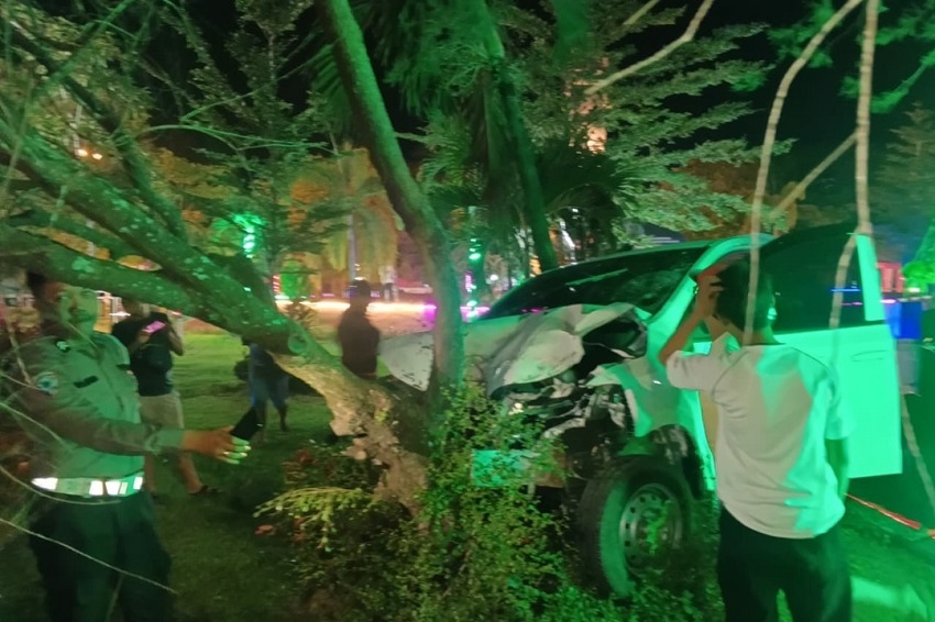 Asyik Main HP, Sopir Pick Up Picu Kecelakaan Beruntun di Bundaran Mayor Alianyang Kubu Raya