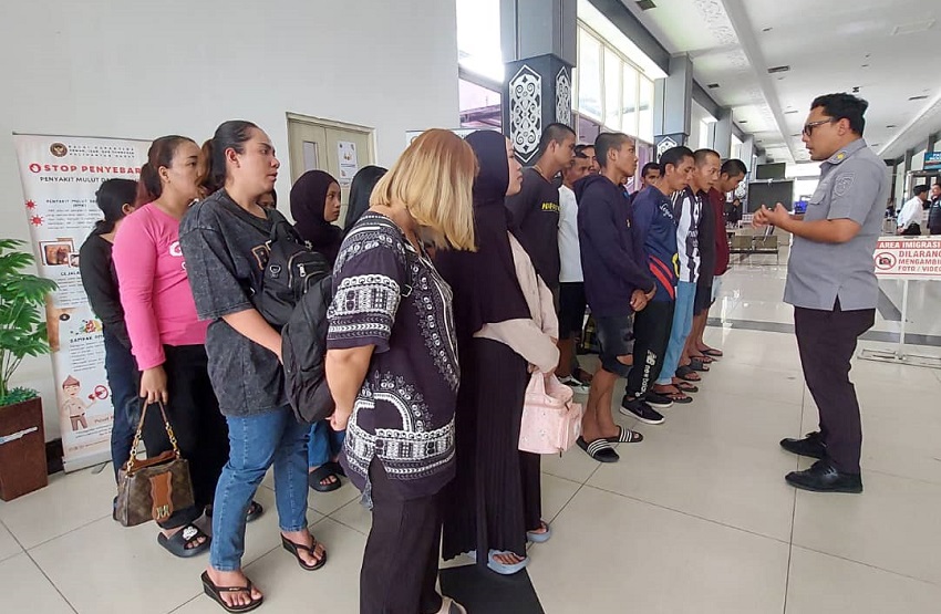 KJRI Kuching Dampingi Pemulangan Puluhan WNI Bermasalah dari Malaysia, Termasuk Anak-anak