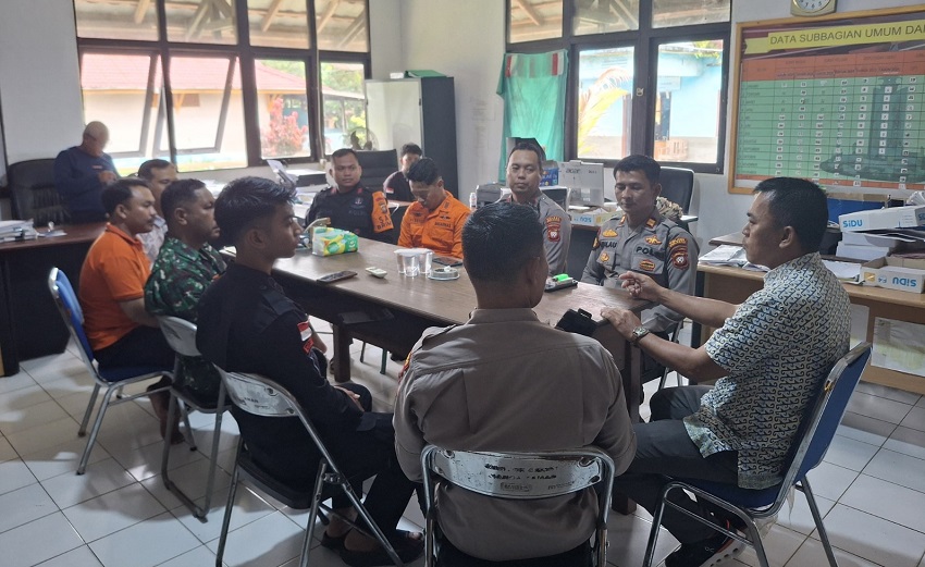 Polres Sekadau Perkuat Bersinergi dengan Lintas Sektor Tangani Dampak Banjir di Nanga Taman